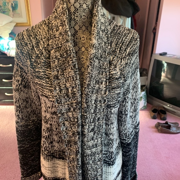 Gap black and white cardigan size large cotton tweedy weave. comfy and trendy - Picture 6 of 7